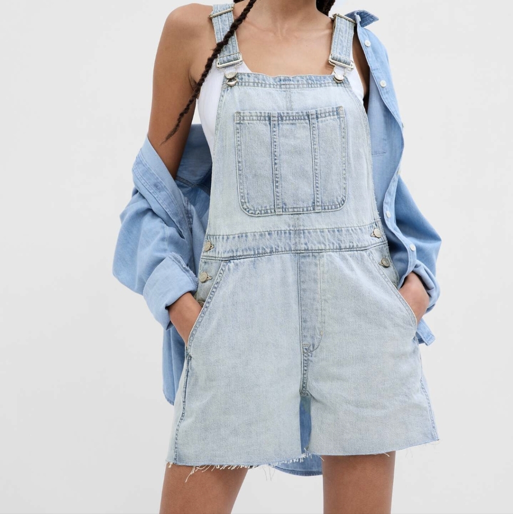 NWT Gap Light Wash 100% Cotton Denim Shortalls Size Medium 4"
